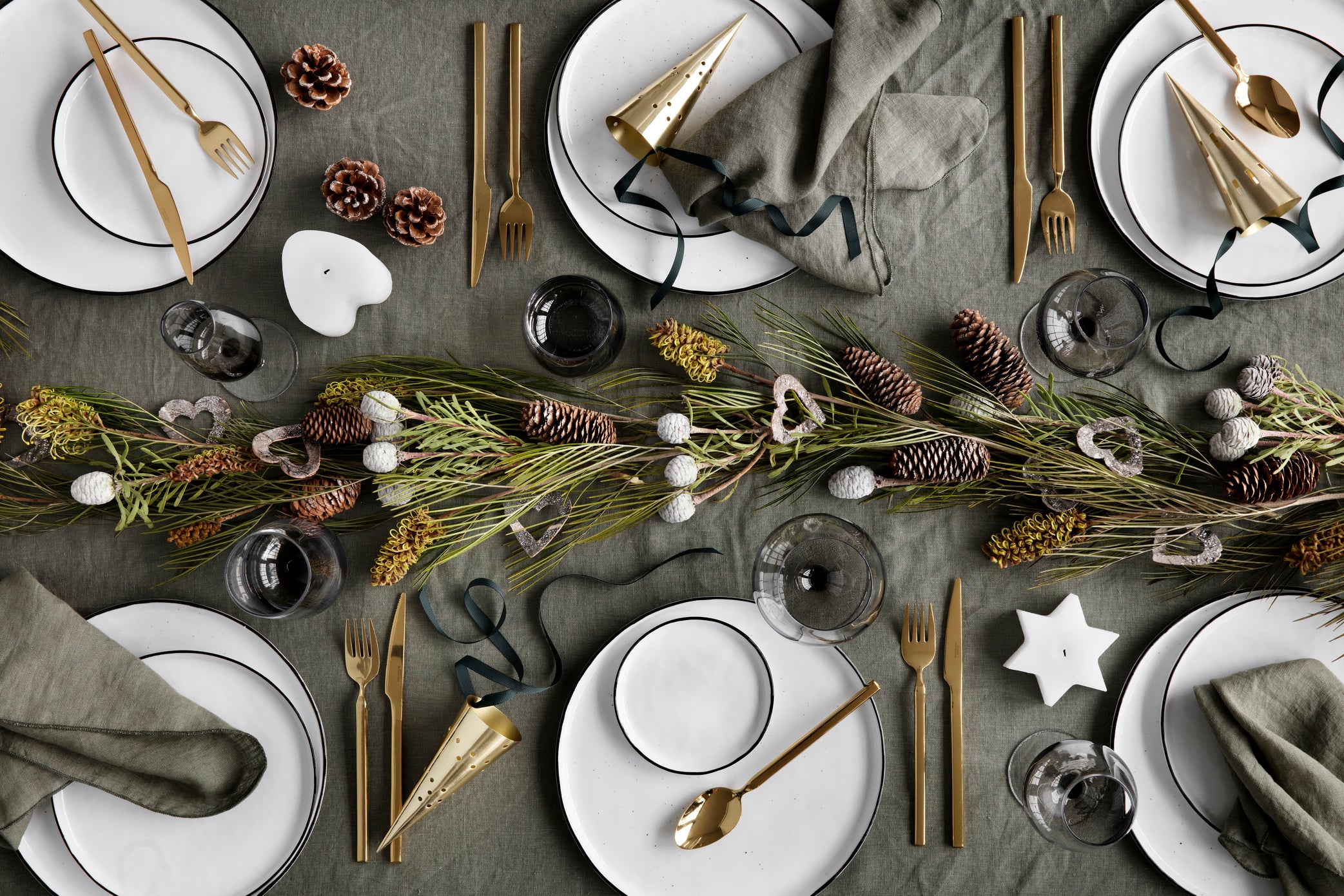 Gedeckte Weihnachtstafel