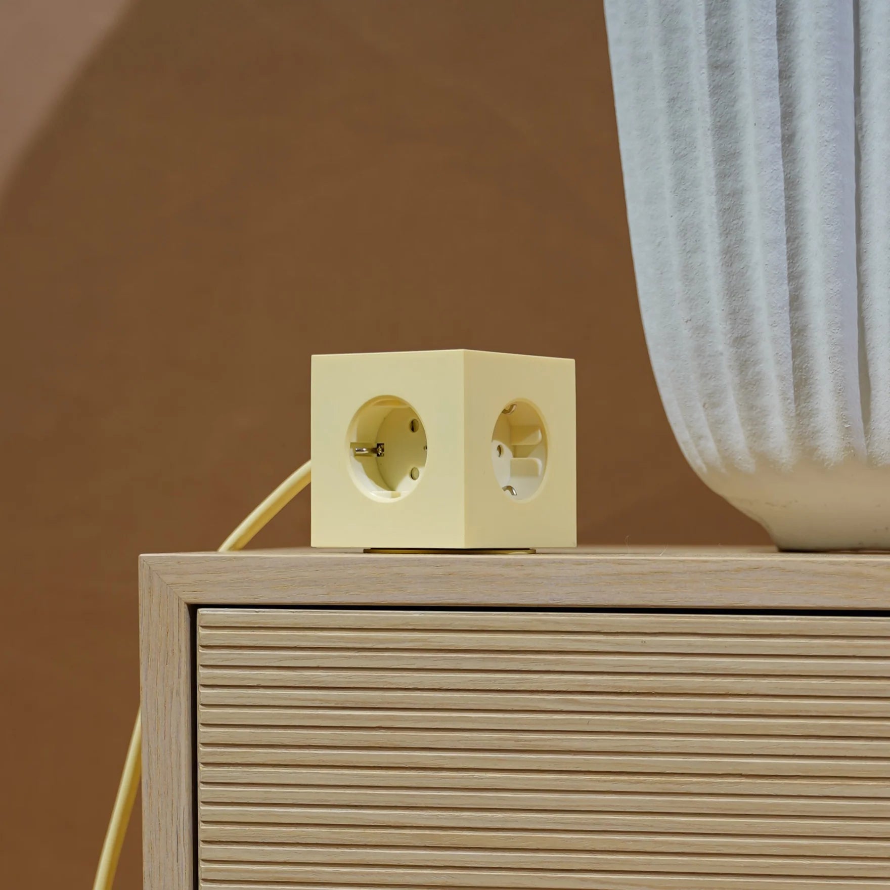 AVOLT - Steckdosenleiste "Square 1" USB + Magnet Lime Yellow