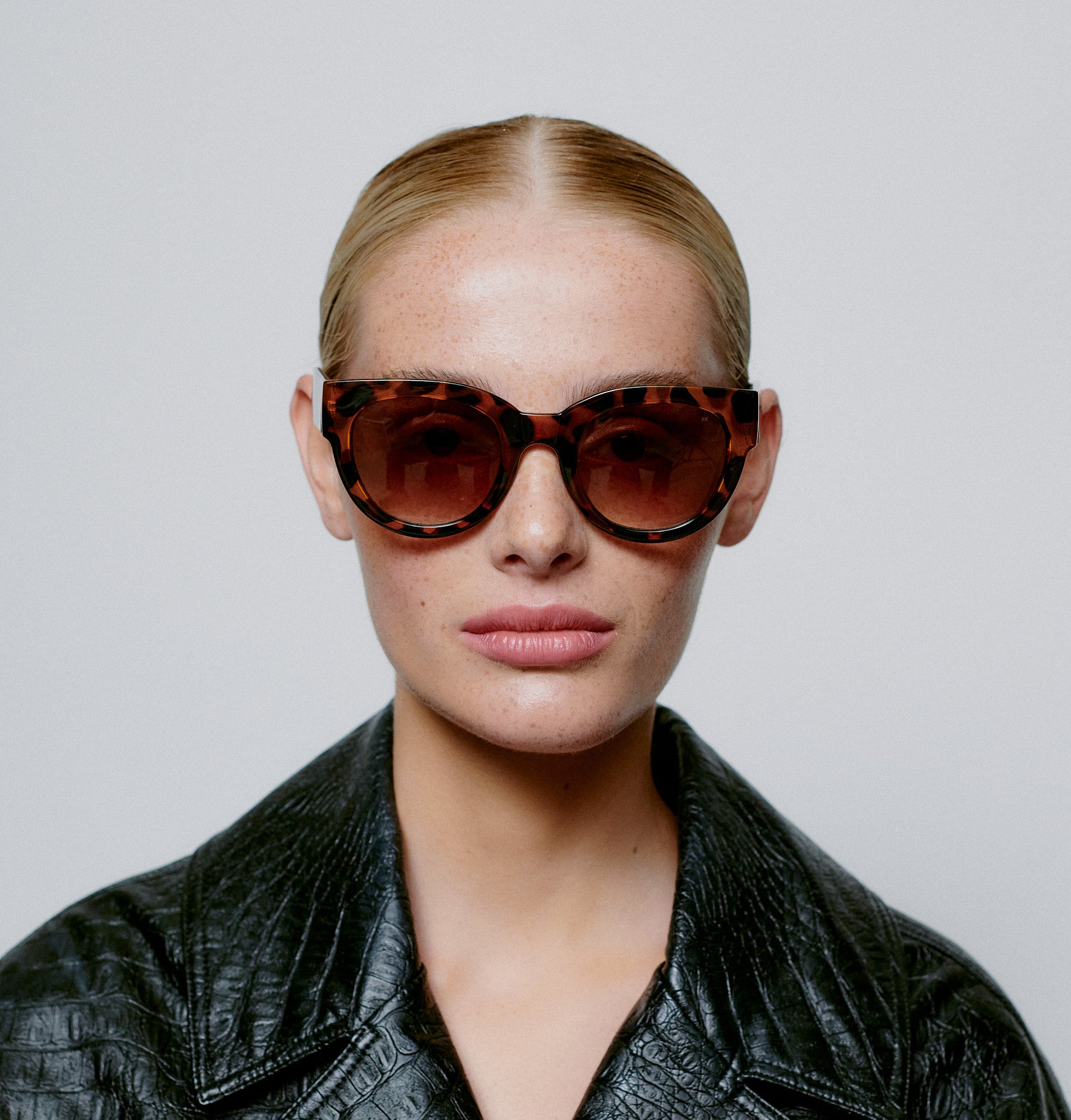 A.KJAERBEDE - Sonnenbrille "Lilly" 2215-011 Havana