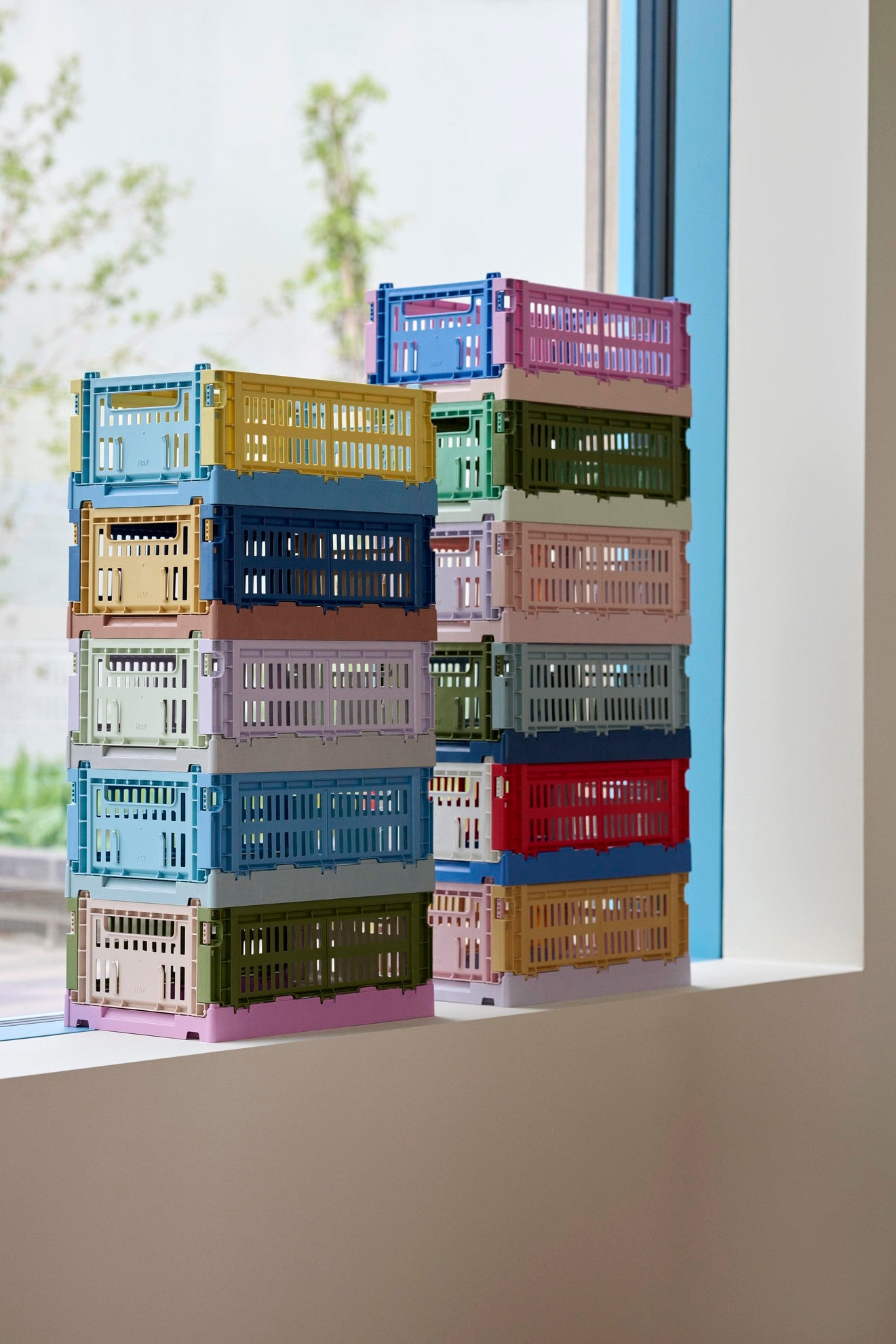 HAY - Stapelkiste "Colour Crate Mix" M Sky Blue