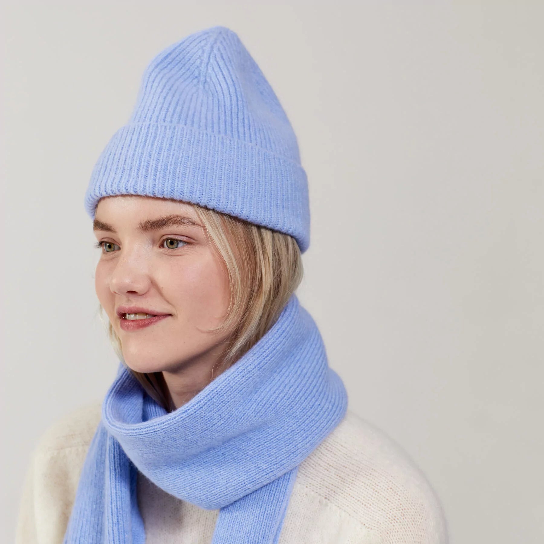LE BONNET - Strickschal Light Blue Sky