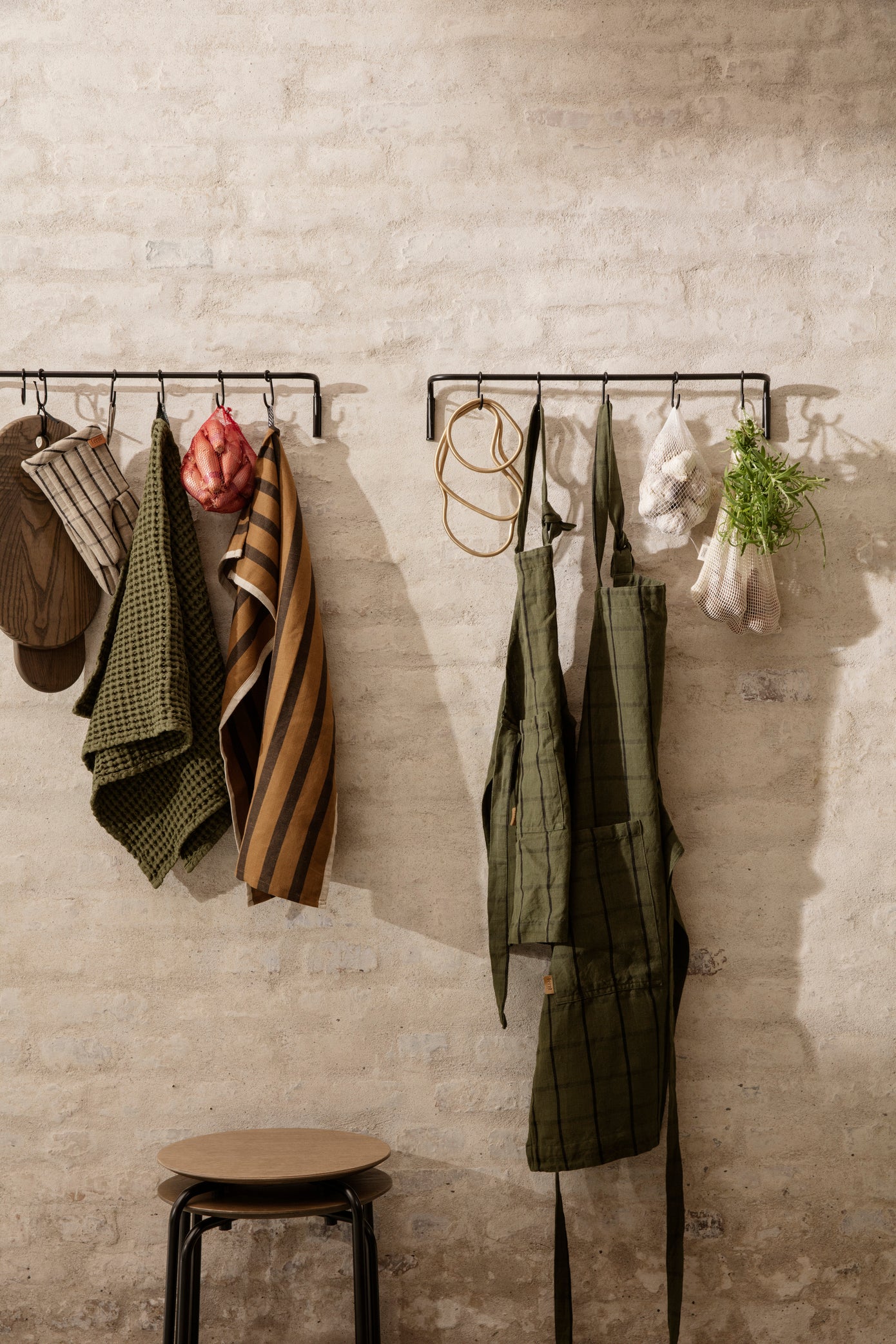 FERM LIVING - Küchenschürze "Hale Apron" Green/Black