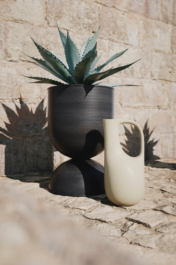 FERM LIVING - Blumentopf "Hourglass Pot" Schwarz M -  - No59 Conceptstore Cologne