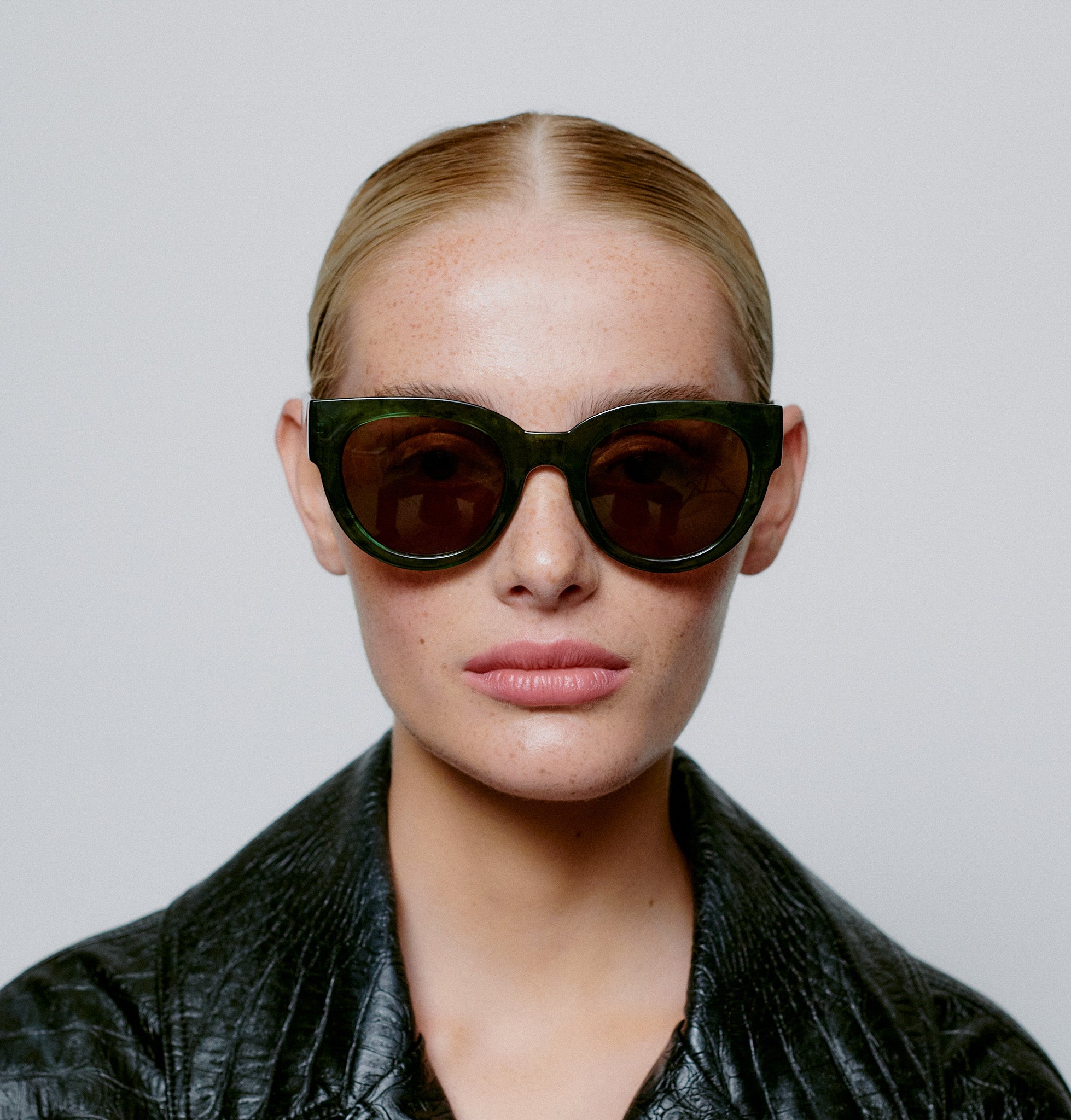 A.KJAERBEDE - Sonnenbrille "Lilly" 2215-004 Green Marble Transparent