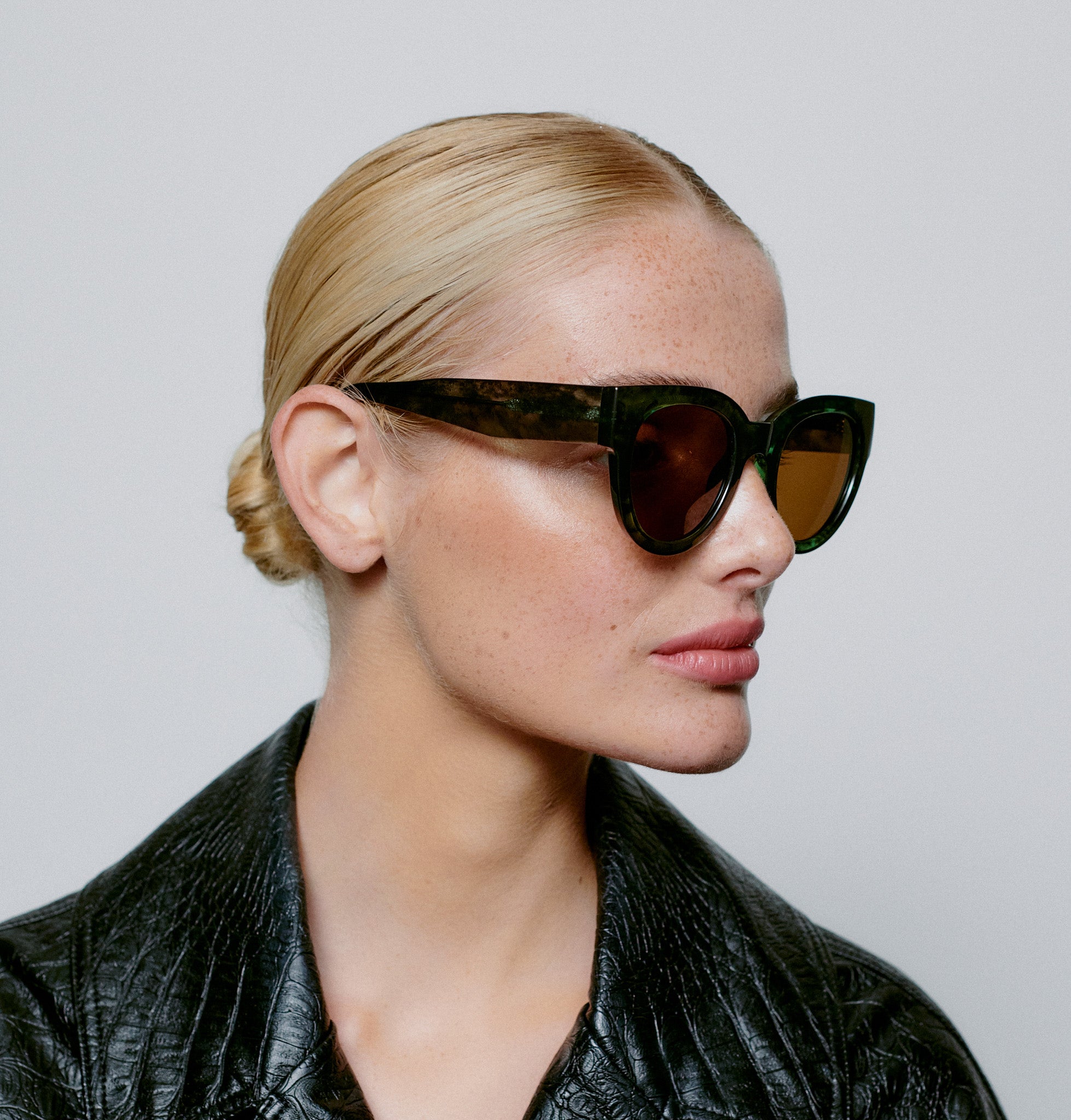 A.KJAERBEDE - Sonnenbrille "Lilly" 2215-004 Green Marble Transparent