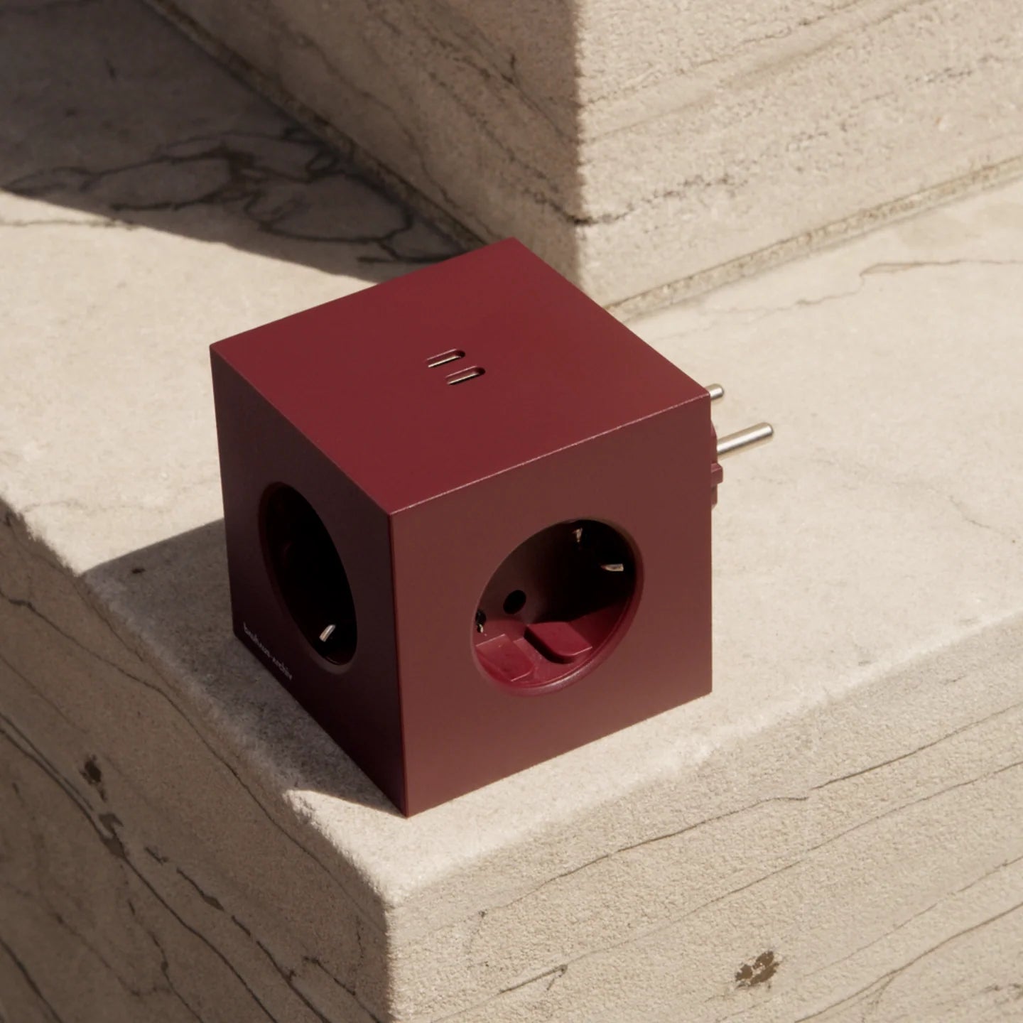 AVOLT - Steckdosenleiste &quot;Square 2&quot; USBC Mulberry Red