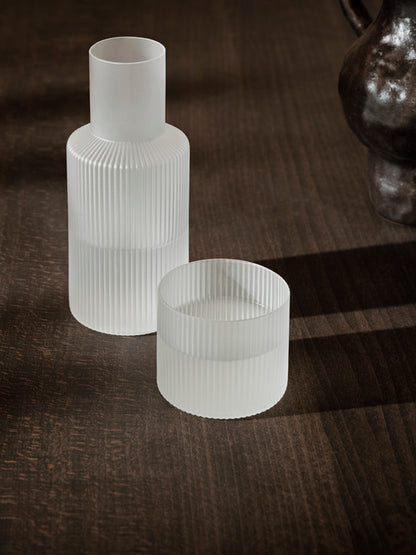 FERM LIVING - Ripple Set aus Karaffe &amp; Glas - Frosted