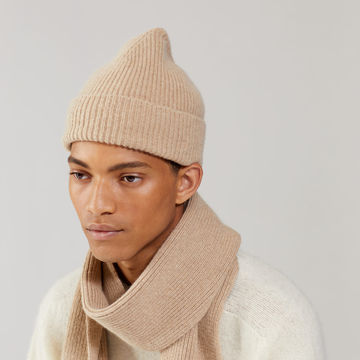 LE BONNET - Strickschal Sand