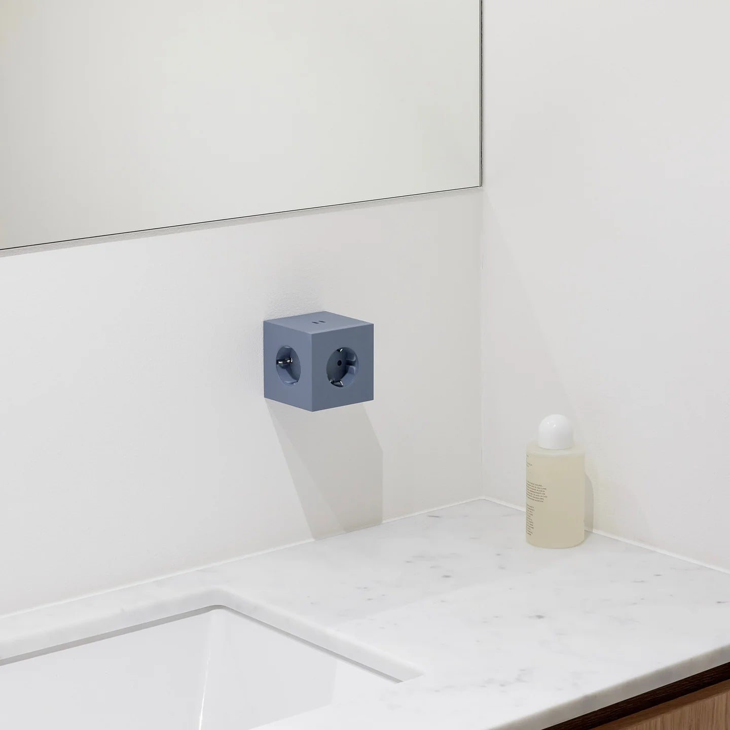 AVOLT - Steckdosenwürfel &quot;Square 2&quot; Shark Blue