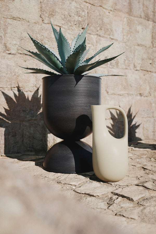 FERM LIVING - Blumentopf &quot;Hourglass Pot&quot; Schwarz M -  - No59 Conceptstore Cologne