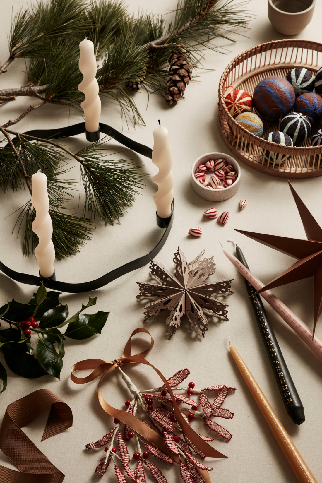 BROSTE COPENHAGEN - Weihnachtsdeko "Snowflake" Papier Natural Brown M